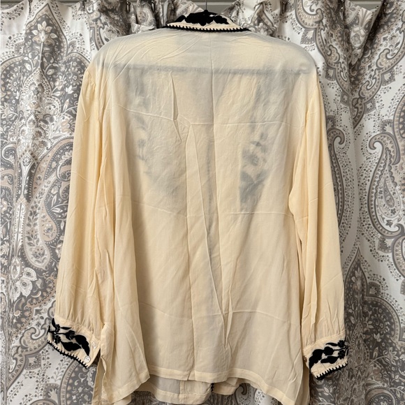 Chasing unicorns, long sleeve embroidered blouse Large - Picture 6 of 6